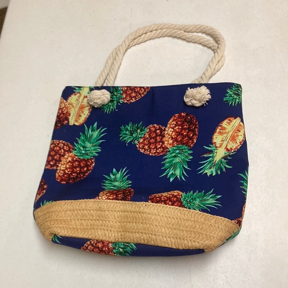 NWOT A&O International Pineapple Tote/Beach bag - Picture 8 of 8